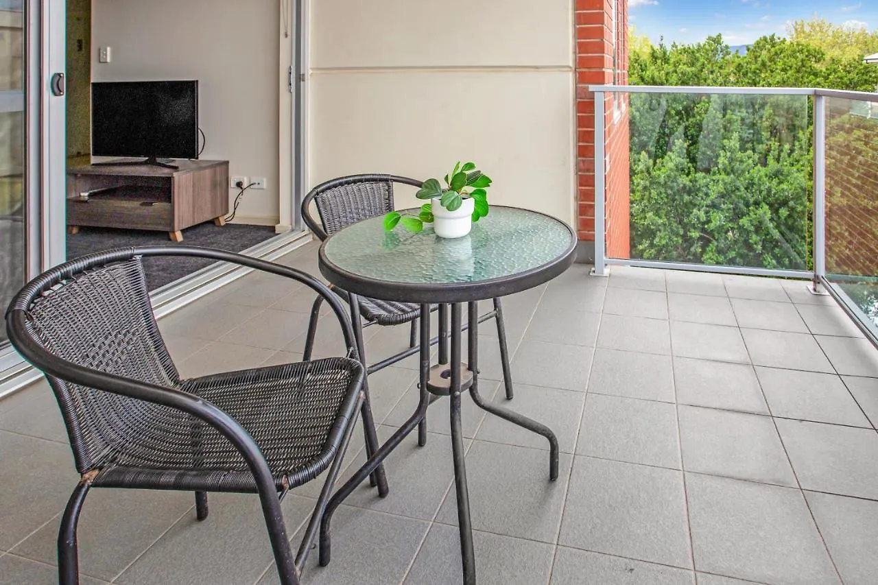 Hume Serviced Apartments Adelaide 4*,